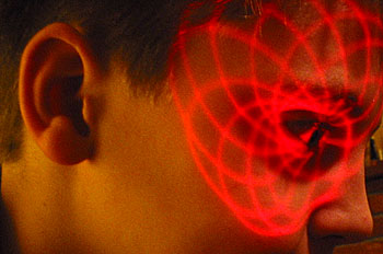 Houdt u aan de lokale richtlijnen voor ongevallenpreventie met betrekking tot laserstraling.